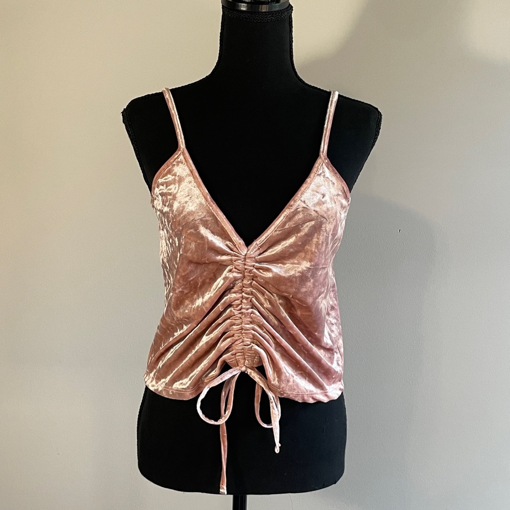 Lilac mauve top from the brand Hippie Rose in a size medium.